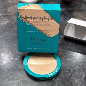 Thrive Causemetics brilliant face highlighter